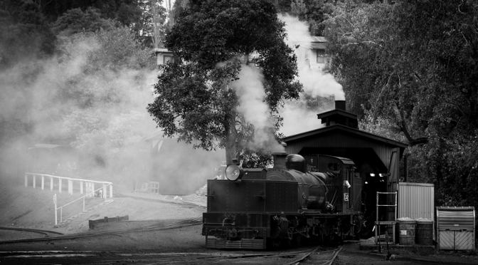 In "Toller Dampf voraus" verlegt Pratchett die Erfindung der Eisenbahn ins Fantastische.